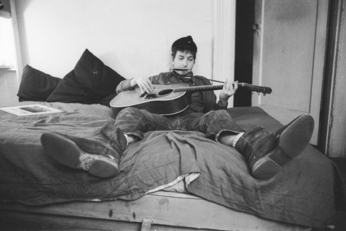 EXCLUSIVE: November 1961 - New York, New York, United States: Bob Dylan in his Greenwich Village apartment at 161 West 4th Street, with his girl friend Suze Rotolo. The couple had recently moved in the building in the heart of the Village conveniently close to Gerde's Folk City, a club where Dylan played ferequently at the start of his career. (Ted Russell/Polaris) ///